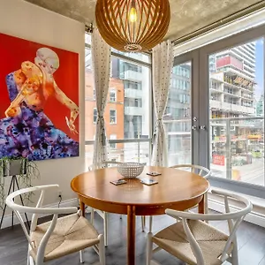 Spacious Corner Downtown Apartment Toronto